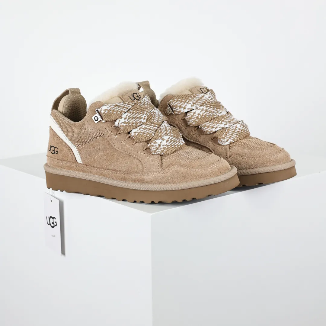 Pick up locally 💰660 Core recommended good price Independently developed original outsole, cashmere insole, keeping warm in winter, suitable for home use. In recent years, uug has launched a style series, which is partially skewed towards the preferences of young consumers, and has also been at the forefront of fashion trends. Shoe body material, water-repellent coated suede upper, 17mm UGGPURE™ implanted wool insole, lightweight non-slip and comfortable rubber outsole, with brand LOGO, complete packaging, size: 35 36 37 38 39 40 41 42 43 44 45